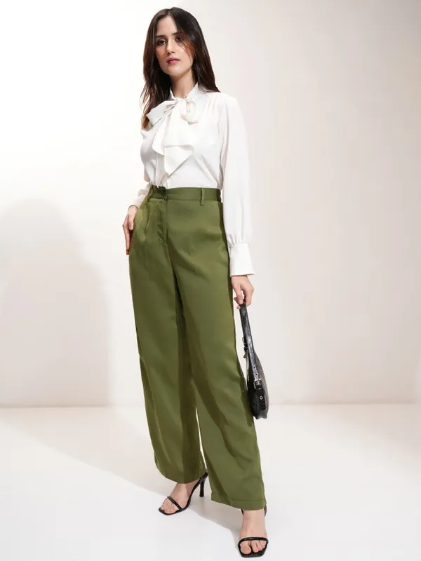 Tokyo Talkies Women Olive Solid Regular Fit Casual Trouser
