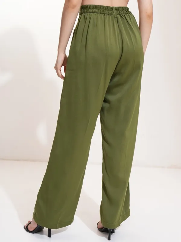 Tokyo Talkies Women Olive Solid Regular Fit Casual Trouser