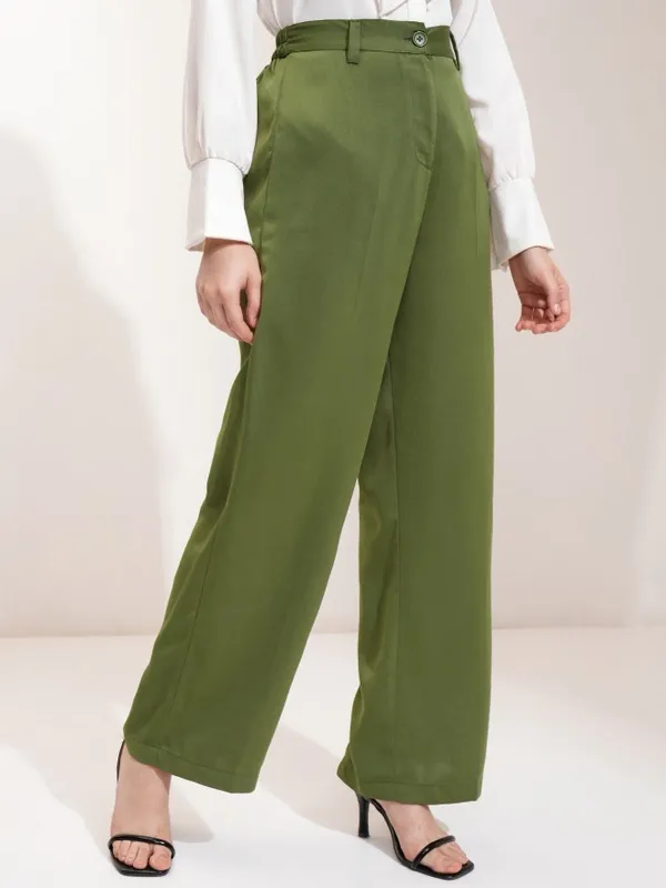 Tokyo Talkies Women Olive Solid Regular Fit Casual Trouser