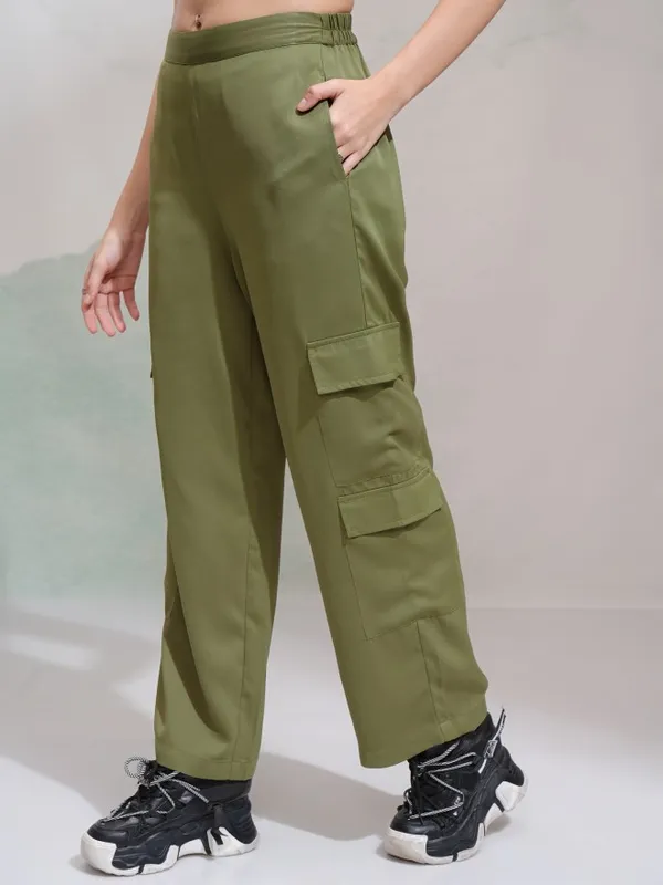 Tokyo Talkies Women Olive Solid Straight Fit Cargos
