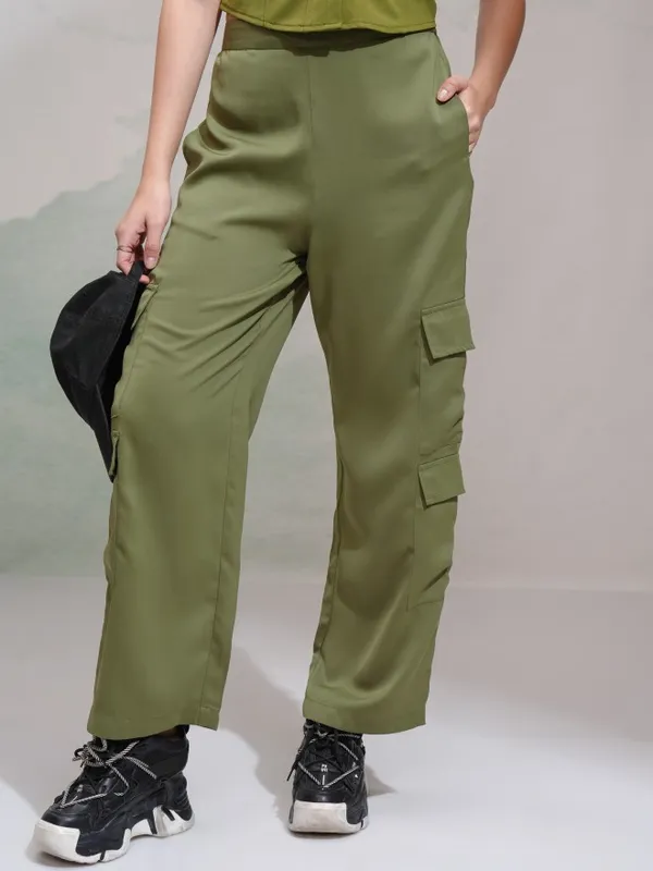 Tokyo Talkies Women Olive Solid Straight Fit Cargos