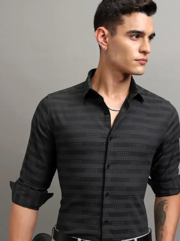 Highlander Men Black Striped Slim Fit Casual Shirt