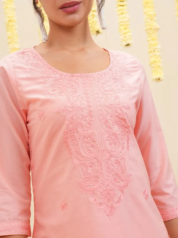 Vishudh Women Peach Embroidered Straight Kurta
