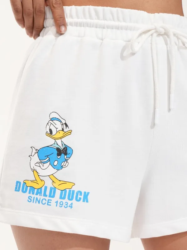 Disney By Tokyo Talkies Women White Donald Duck Relaxed Fit Shorts