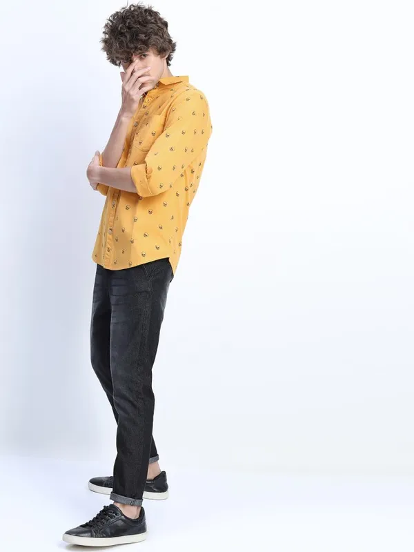 Highlander Men Yellow Printed Slim Fit Casual Shirt