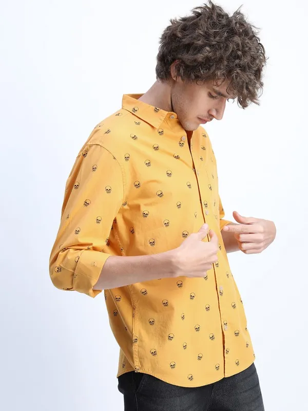 Highlander Men Yellow Printed Slim Fit Casual Shirt