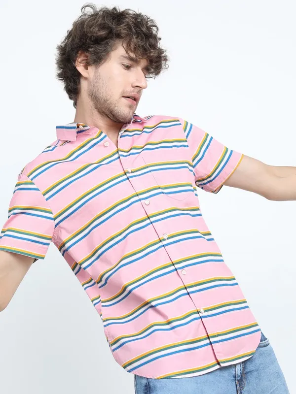 Highlander Men Pink Striped Slim Fit Casual Shirt