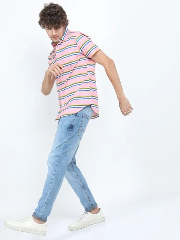 Highlander Men Pink Striped Slim Fit Casual Shirt