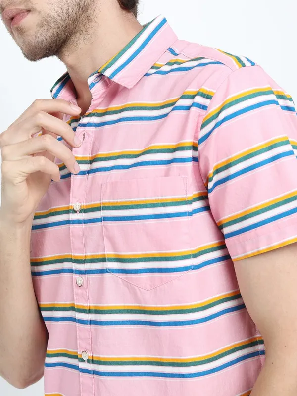 Highlander Men Pink Striped Slim Fit Casual Shirt