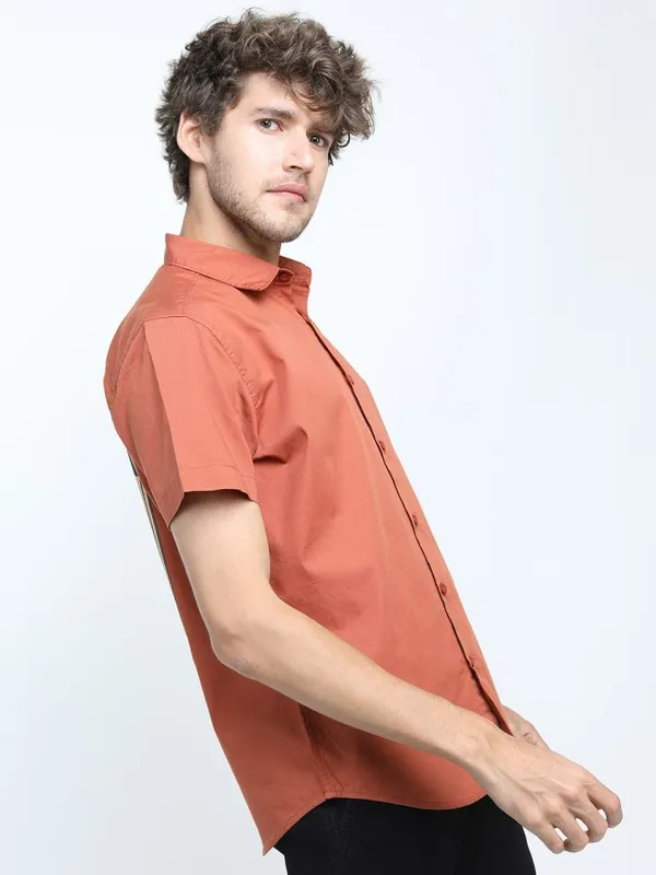 Highlander Men Rust Solid Slim Fit Casual Shirt