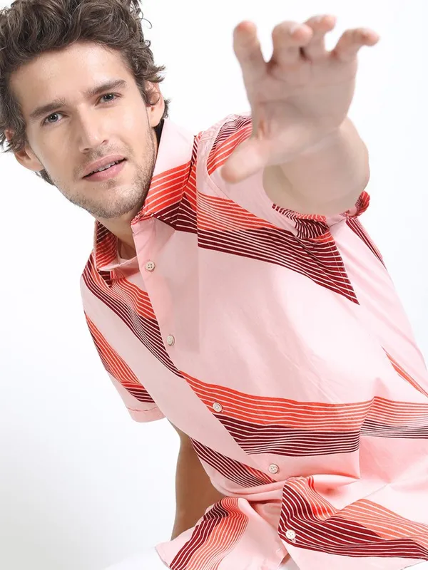 Highlander Men Pink Printed Slim Fit Casual Shirt