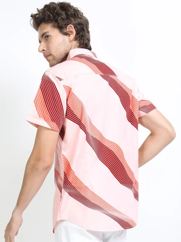 Highlander Men Pink Printed Slim Fit Casual Shirt