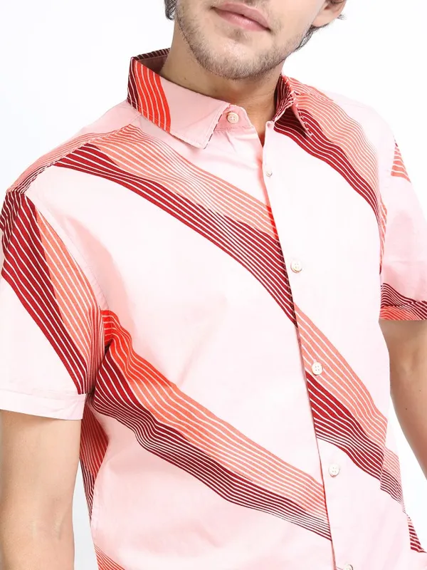 Highlander Men Pink Printed Slim Fit Casual Shirt