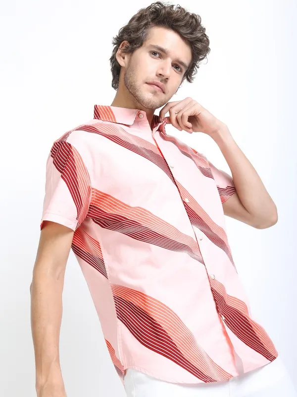 Highlander Men Pink Printed Slim Fit Casual Shirt