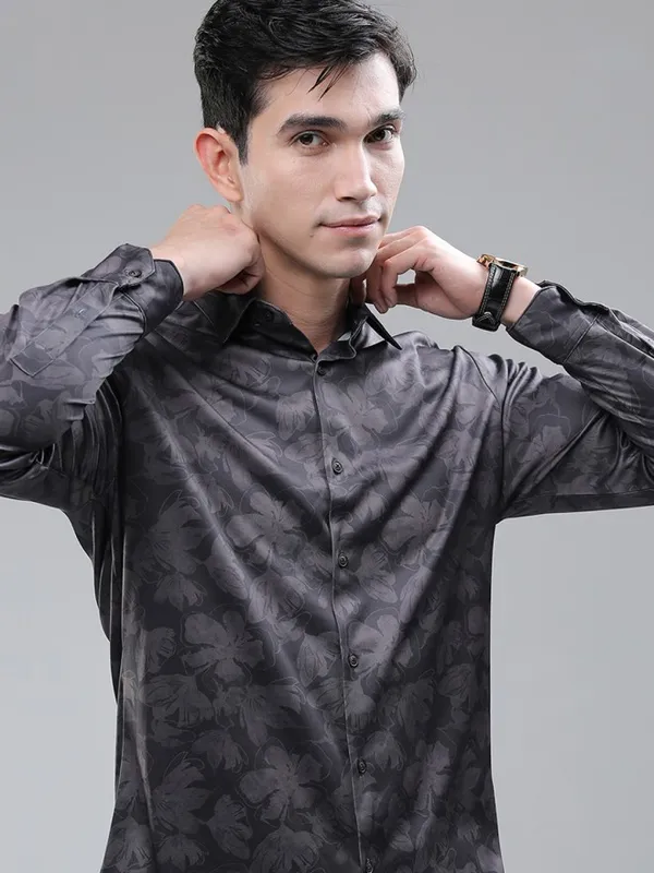Men Slim Fit Casual Shirt