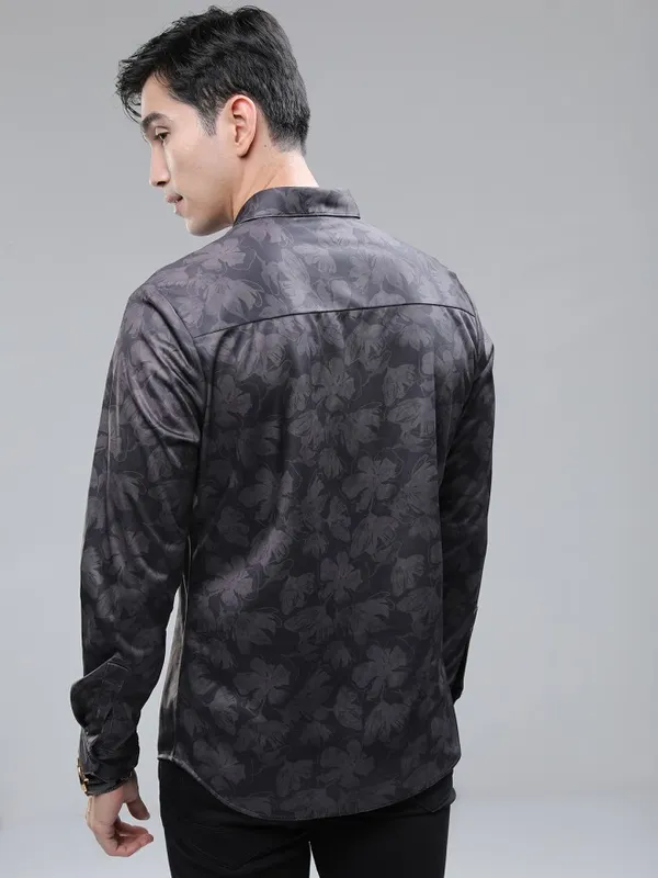 Men Slim Fit Casual Shirt