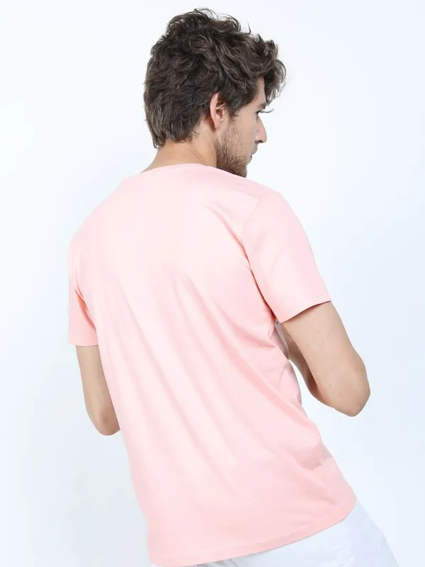 Highlander Men Pink Printed Round Neck Slim Fit T-Shirt