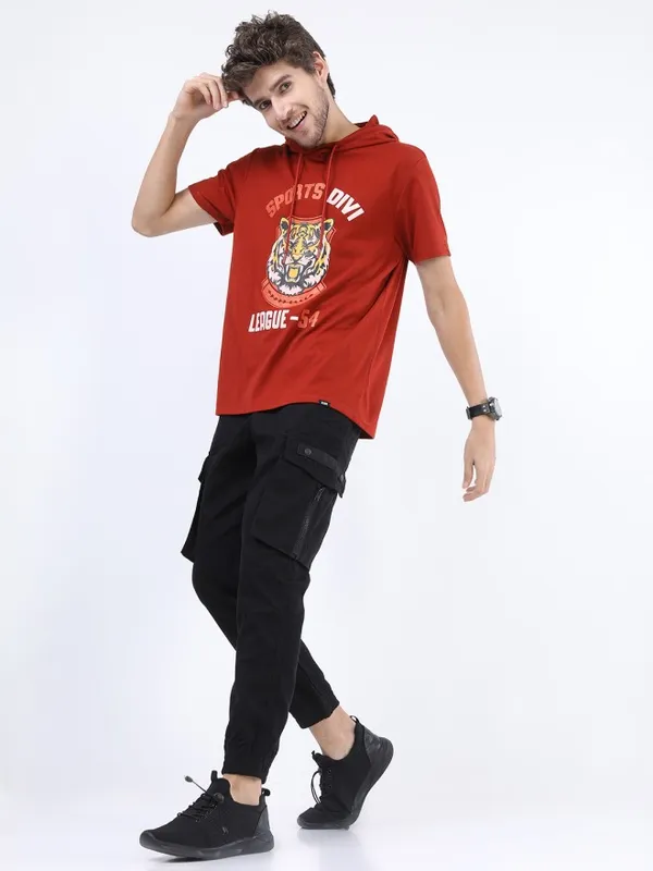 Highlander Men Red Solid Hood Slim Fit T-Shirt
