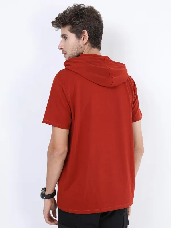 Highlander Men Red Solid Hood Slim Fit T-Shirt