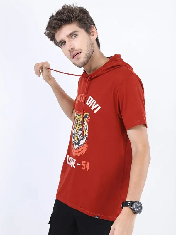 Highlander Men Red Solid Hood Slim Fit T-Shirt