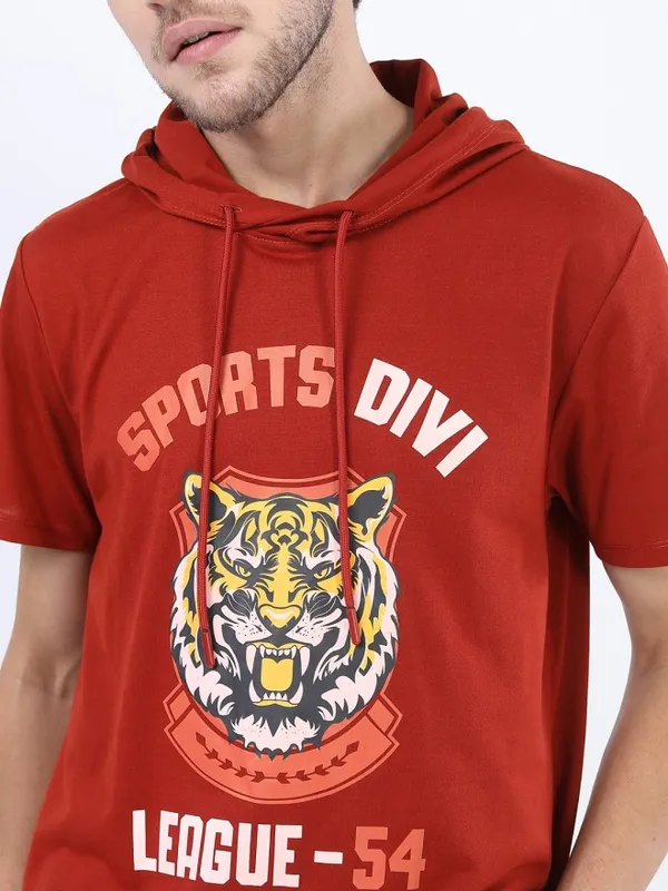 Highlander Men Red Solid Hood Slim Fit T-Shirt