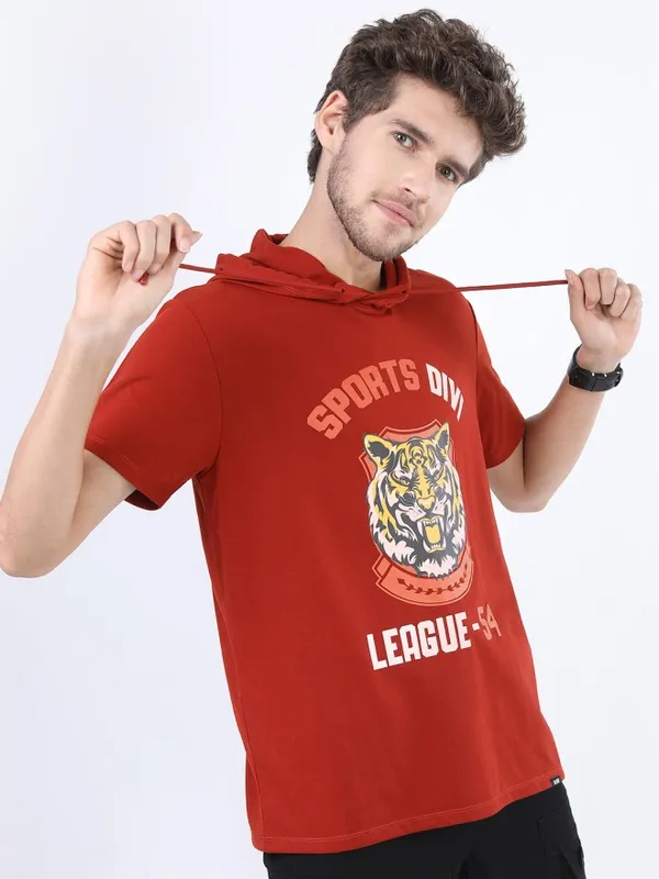 Highlander Men Red Solid Hood Slim Fit T-Shirt