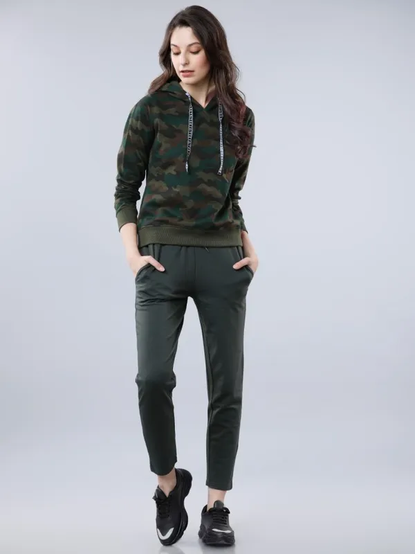 Women Solid Sweatshirt