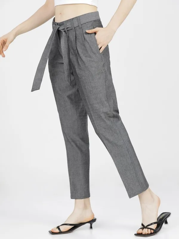 Tokyo Talkies Women Black Solid Tapered Fit Casual Trouser