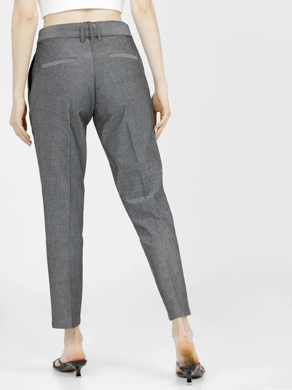 Tokyo Talkies Women Black Solid Tapered Fit Casual Trouser