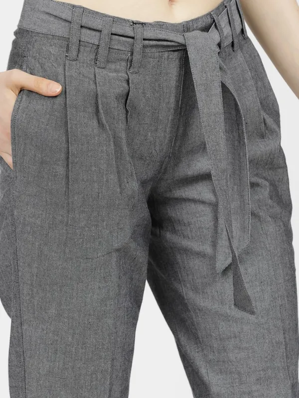 Tokyo Talkies Women Black Solid Tapered Fit Casual Trouser