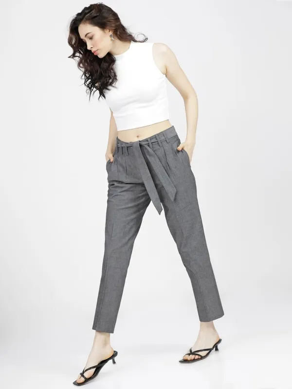 Tokyo Talkies Women Black Solid Tapered Fit Casual Trouser