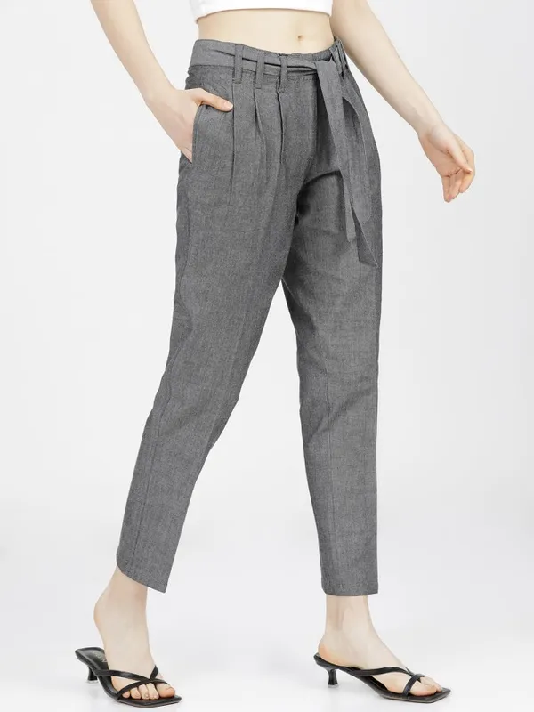 Tokyo Talkies Women Black Solid Tapered Fit Casual Trouser