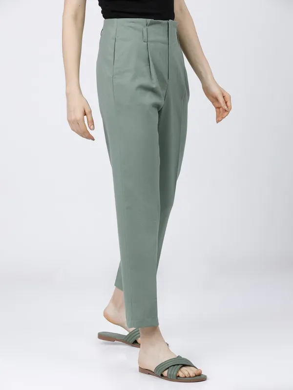 Tokyo Talkies Women Green Solid Tapered Fit Casual Trouser