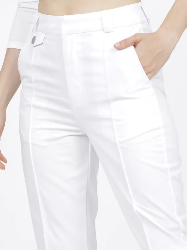 Tokyo Talkies Women White Solid Tapered Fit Casual Trouser