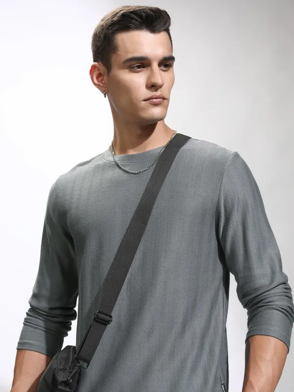 Highlander Men Grey Self Design Round Neck Relaxed Fit T-Shirt