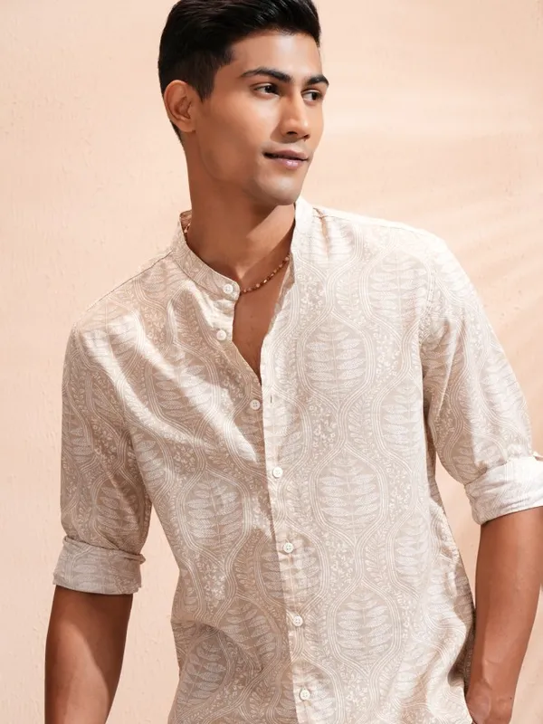 Highlander Men Beige Printed Regular Fit Casual Shirt