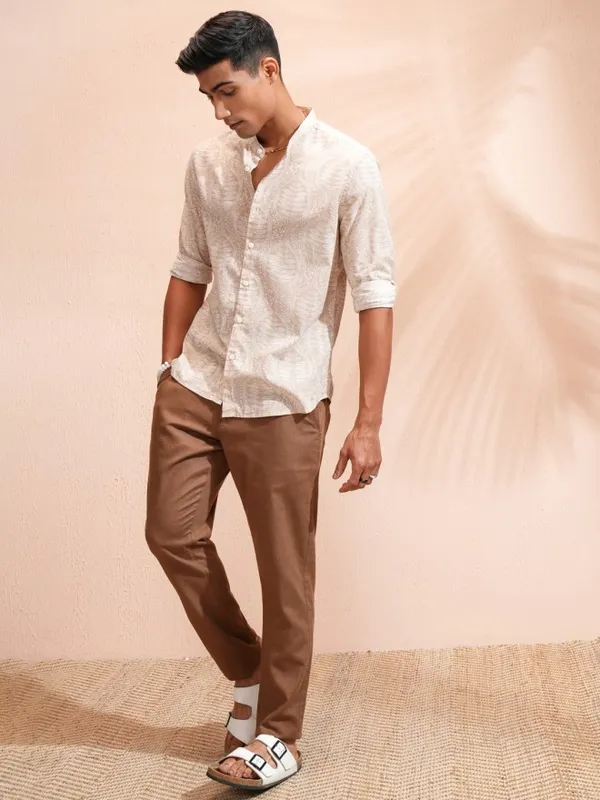 Highlander Men Beige Printed Regular Fit Casual Shirt