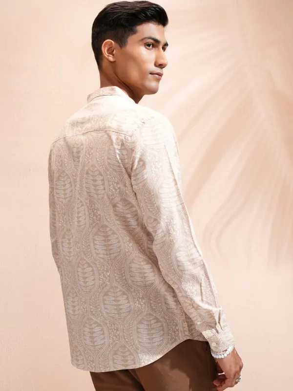 Highlander Men Beige Printed Regular Fit Casual Shirt