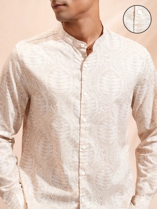 Highlander Men Beige Printed Regular Fit Casual Shirt