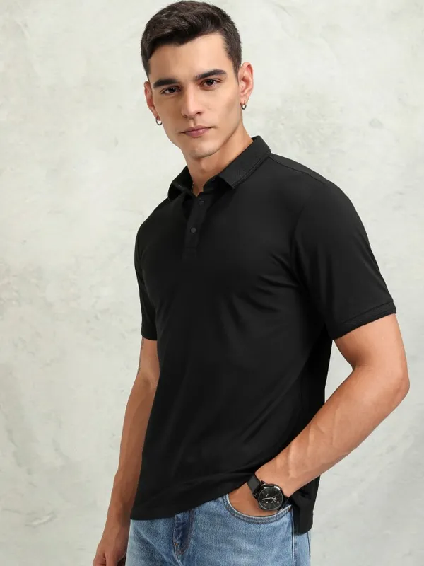 Highlander Men Black Solid Polo Collar T-Shirt