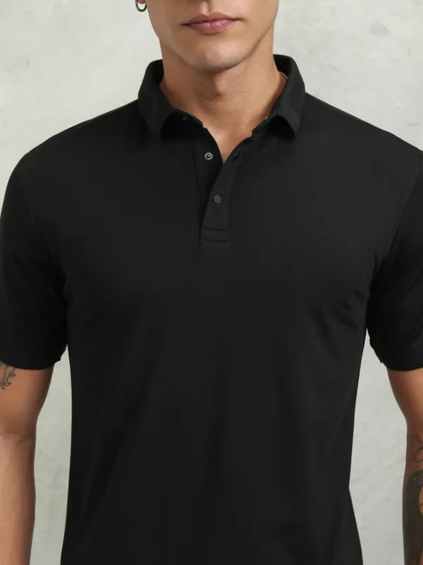 Highlander Men Black Solid Polo Collar T-Shirt