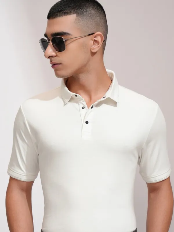 Highlander Men White Solid Polo Collar T-Shirt