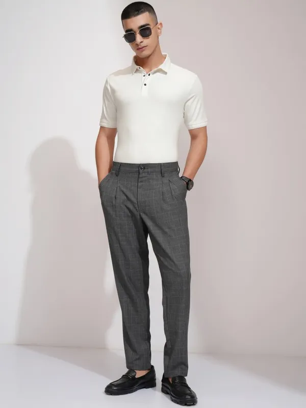 Highlander Men White Solid Polo Collar T-Shirt