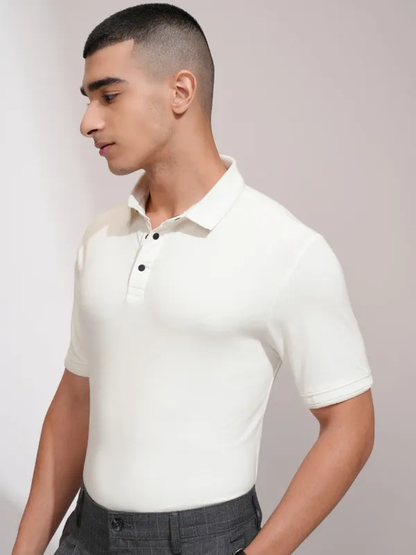 Highlander Men White Solid Polo Collar T-Shirt