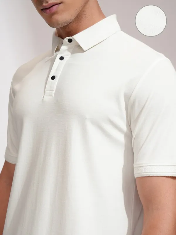 Highlander Men White Solid Polo Collar T-Shirt