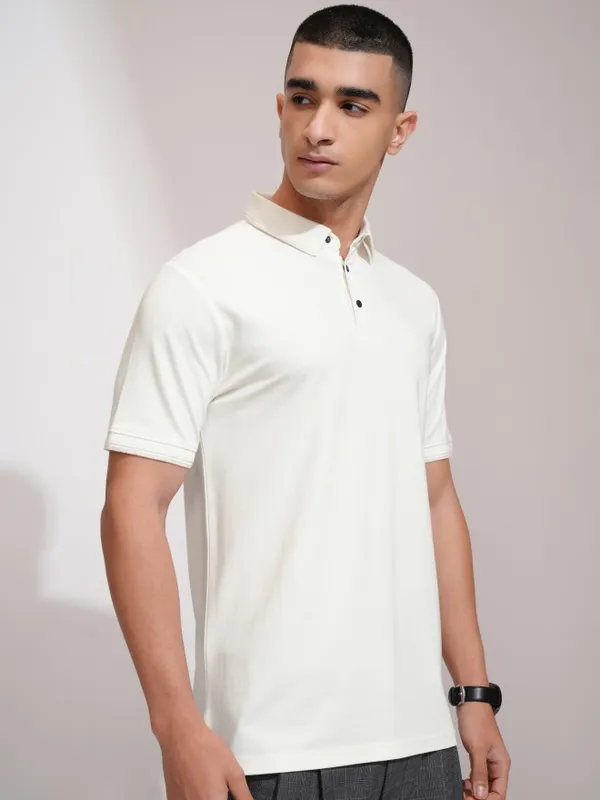 Highlander Men White Solid Polo Collar T-Shirt