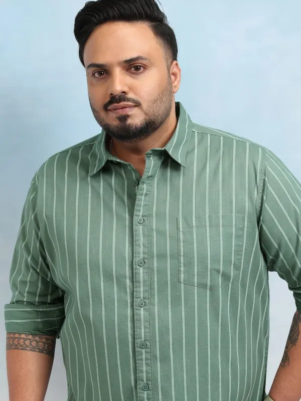 Xtra Ordinary By Highlander Men Green Striped Regular Fit Casual Shirt