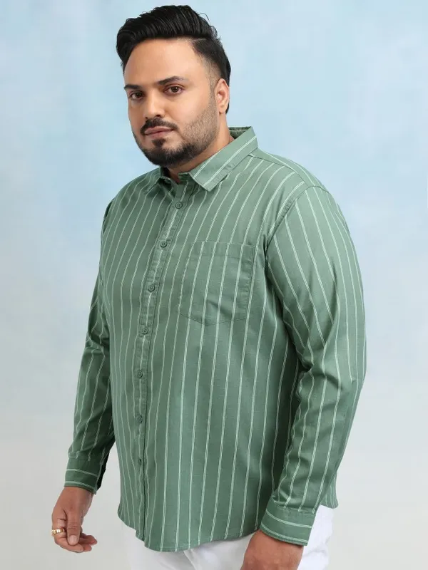 Xtra Ordinary By Highlander Men Green Striped Regular Fit Casual Shirt