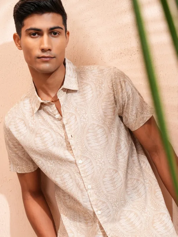 Highlander Men Beige Printed Regular Fit Casual Shirt