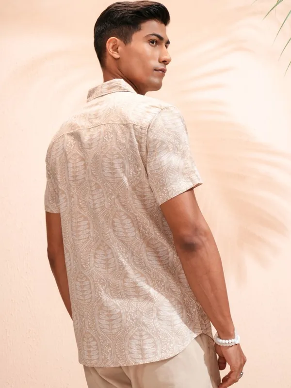 Highlander Men Beige Printed Regular Fit Casual Shirt
